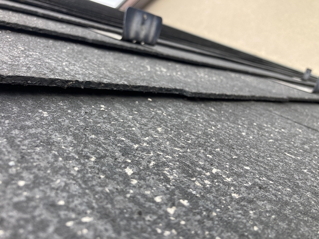 スレート屋根のズレ